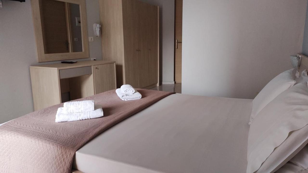 Delfini Hotel Nidrí Kültér fotó