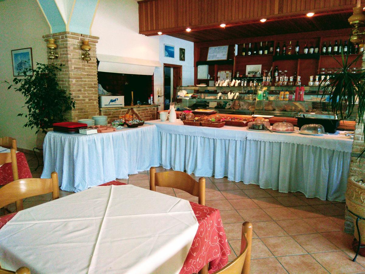 Delfini Hotel Nidrí Kültér fotó